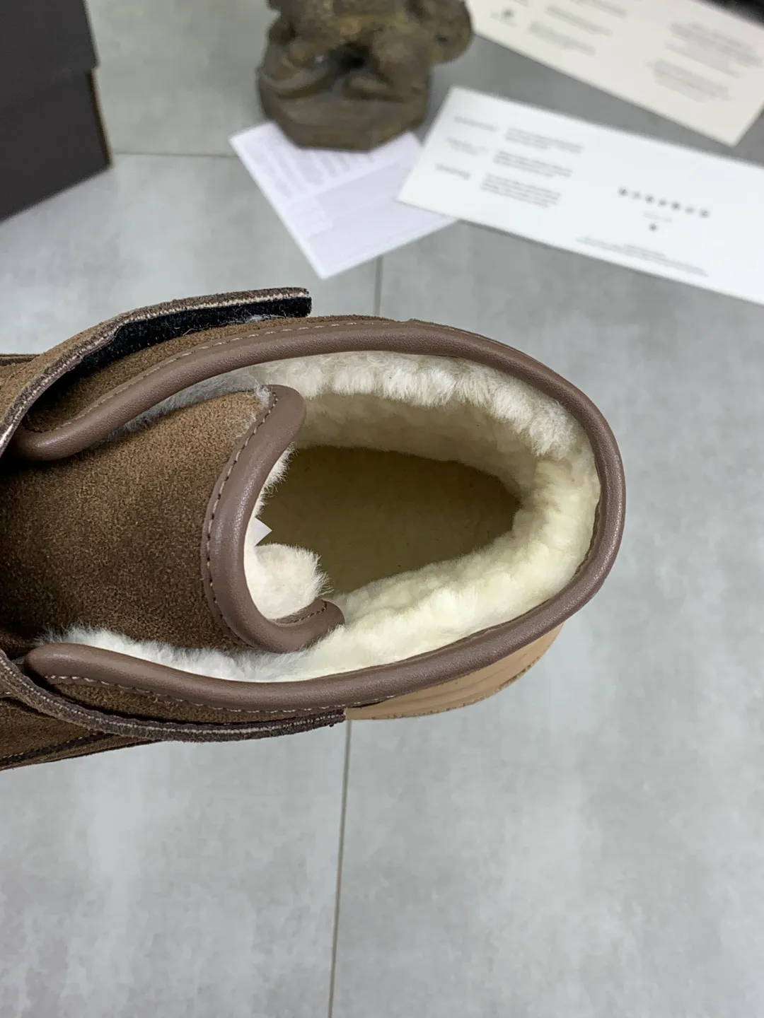 Men's shoes 💰P580 New arrival 🆕🆕🆕 26 New IUGGI Velcro men's shoes Fashionable and casual Velcro men's shoes. First layer suede cowhide + lining wool Rubber outsole Lightweight and non-slip Size: 39-44 Color: three colors